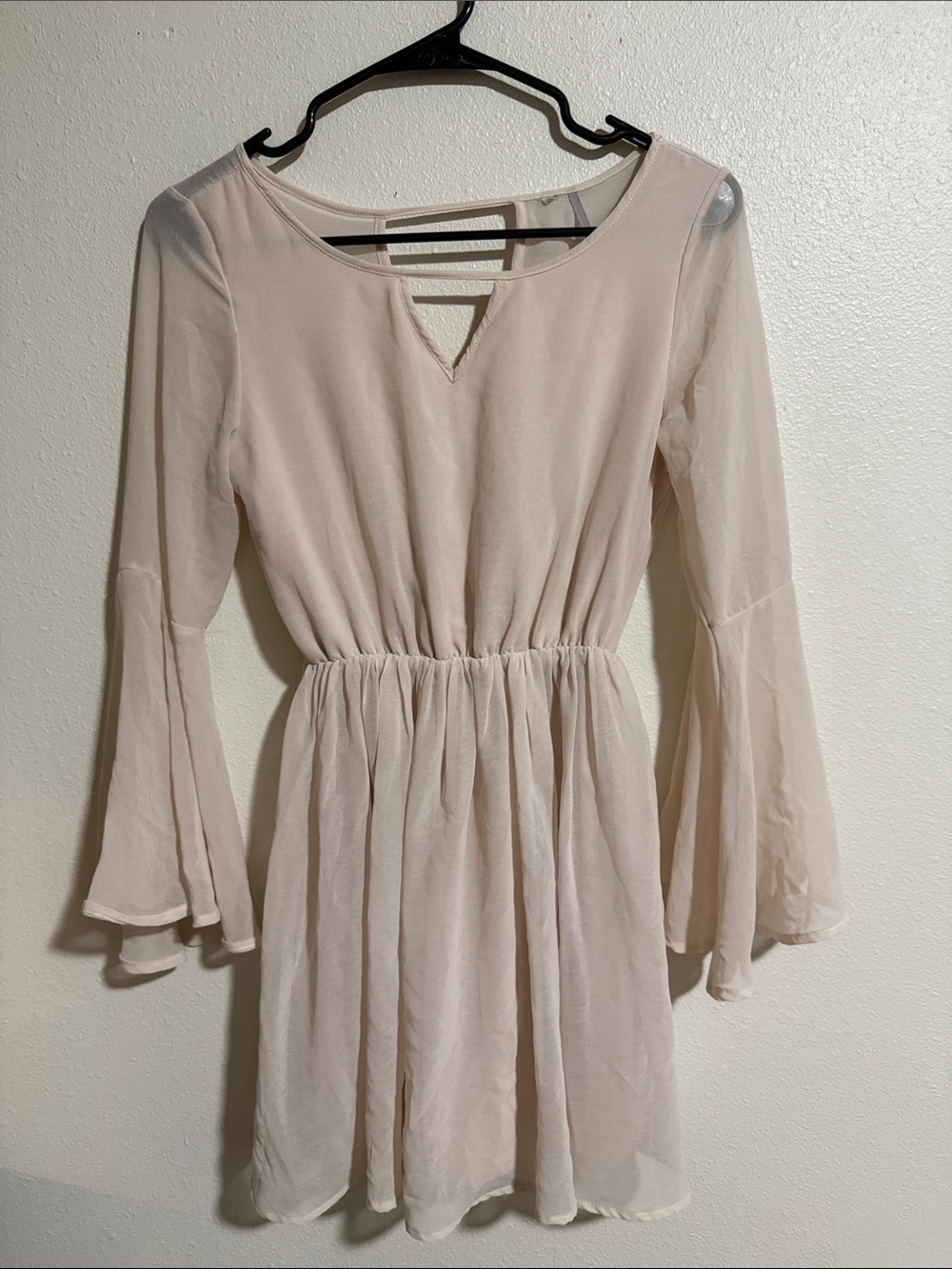 Women’s Cream Long-Sleeve Chiffon Dress